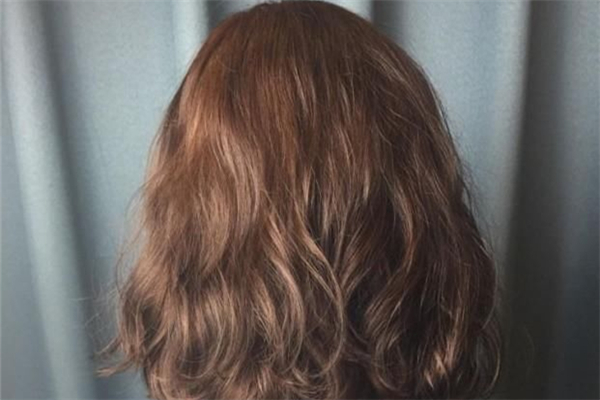 燙發(fā)后頭發(fā)干枯毛躁怎么護(hù)理 燙發(fā)后頭發(fā)變黃怎么辦 燙發(fā)后頭發(fā)干枯毛躁怎么護(hù)理 燙發(fā)后頭發(fā)變黃怎么辦