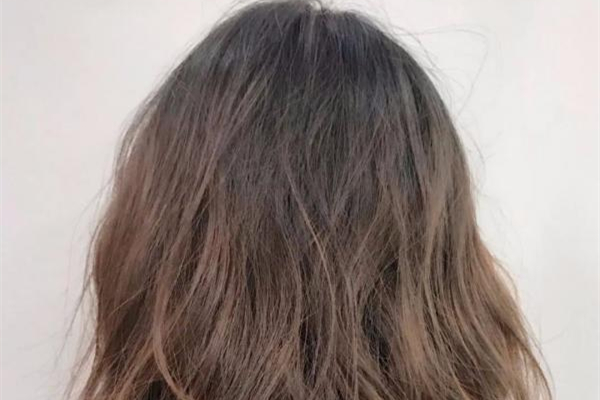 燙發(fā)后頭發(fā)干枯毛躁怎么護(hù)理 燙發(fā)后頭發(fā)變黃怎么辦 燙發(fā)后頭發(fā)干枯毛躁怎么護(hù)理 燙發(fā)后頭發(fā)變黃怎么辦