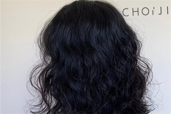 燙發(fā)是干發(fā)還是濕發(fā) 燙發(fā)是永久性的嗎 燙發(fā)是干發(fā)還是濕發(fā) 燙發(fā)是永久性的嗎