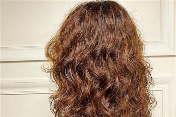 燙發(fā)是干發(fā)還是濕發(fā) 燙發(fā)是永久性的嗎 燙發(fā)是干發(fā)還是濕發(fā) 燙發(fā)是永久性的嗎