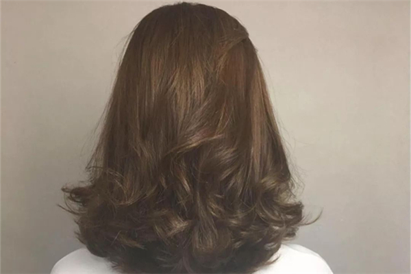 燙發(fā)會致癌嗎 燙發(fā)對頭發(fā)傷害大嗎 燙發(fā)會致癌嗎 燙發(fā)對頭發(fā)傷害大嗎