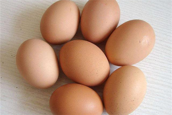 雞蛋煮熟后有黑斑什么情況 雞蛋煮熟后有黑點可以吃嗎 雞蛋煮熟后有黑斑什么情況 雞蛋煮熟后有黑點可以吃嗎