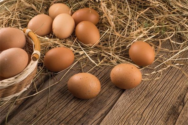 雞蛋煮熟后有黑斑什么情況 雞蛋煮熟后有黑點可以吃嗎 雞蛋煮熟后有黑斑什么情況 雞蛋煮熟后有黑點可以吃嗎