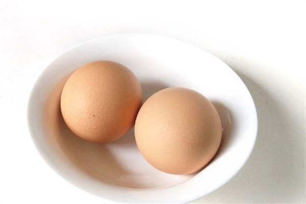 雞蛋煮破殼什么原因 雞蛋破殼還能吃嗎 雞蛋煮破殼什么原因 雞蛋破殼還能吃嗎