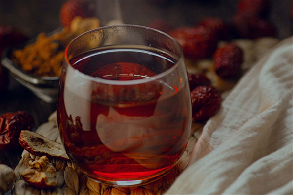 姜棗茶上火嗎 姜棗茶什么人不適合喝 姜棗茶上火嗎 姜棗茶什么人不適合喝