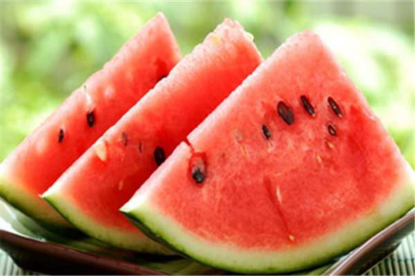 冰西瓜有細(xì)菌嗎 西瓜冰鎮(zhèn)幾個小時為宜 冰西瓜有細(xì)菌嗎 西瓜冰鎮(zhèn)幾個小時為宜