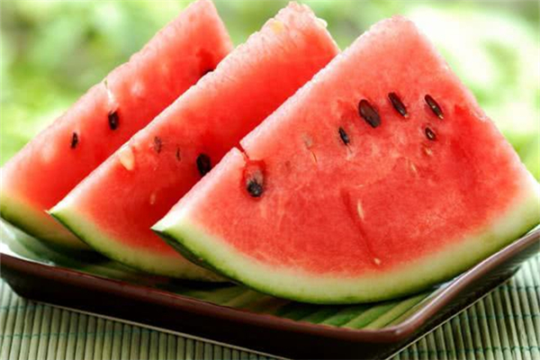 西瓜和桃子可以一起吃嗎 西瓜和什么水果搭配最好 西瓜和桃子可以一起吃嗎 西瓜和什么水果搭配最好
