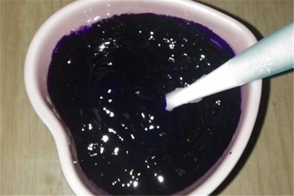 紫藥水染發(fā)能持續(xù)多久 紫藥水染發(fā)的正確方法 紫藥水染發(fā)能持續(xù)多久 紫藥水染發(fā)的正確方法