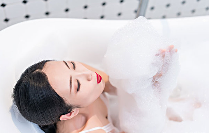 夏天泡熱水澡好不好 夏天泡熱水澡能減肥嗎 夏天泡熱水澡好不好 夏天泡熱水澡能減肥嗎