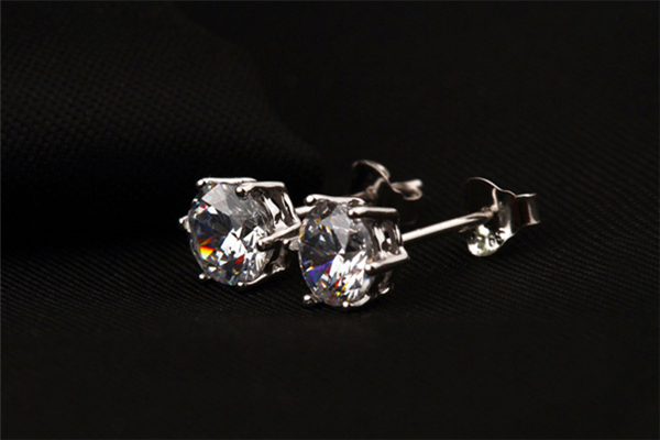 打耳洞后耳朵里長了個疙瘩 打耳洞后耳朵里有硬塊 打耳洞后耳朵里長了個疙瘩 打耳洞后耳朵里有硬塊