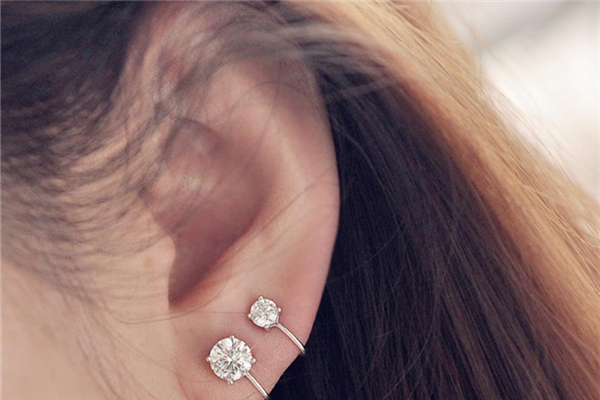 打耳洞后耳垂紅腫變厚 打耳洞后耳垂變厚怎么辦 打耳洞后耳垂紅腫變厚 打耳洞后耳垂變厚怎么辦