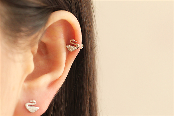 打耳洞要多長(zhǎng)時(shí)間才能摘耳釘 打耳洞后怎么護(hù)理 打耳洞要多長(zhǎng)時(shí)間才能摘耳釘 打耳洞后怎么護(hù)理