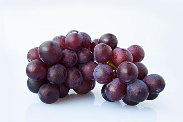 巨峰葡萄可以多吃嗎 巨峰葡萄吃多了會(huì)上火嗎 巨峰葡萄可以多吃嗎 巨峰葡萄吃多了會(huì)上火嗎