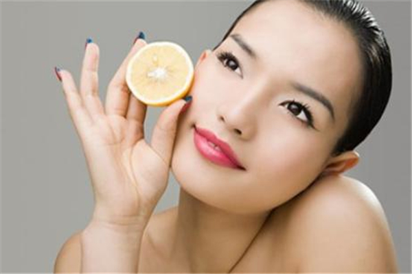 皮膚干燥會(huì)引起濕疹嗎 皮膚干燥吃什么水果補(bǔ)水效果好 皮膚干燥會(huì)引起濕疹嗎 皮膚干燥吃什么水果補(bǔ)水效果好
