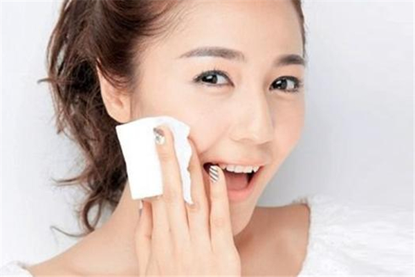 皮膚干燥起皮像魚鱗怎么辦 皮膚干燥起皮像魚鱗什么原因 皮膚干燥起皮像魚鱗怎么辦 皮膚干燥起皮像魚鱗什么原因