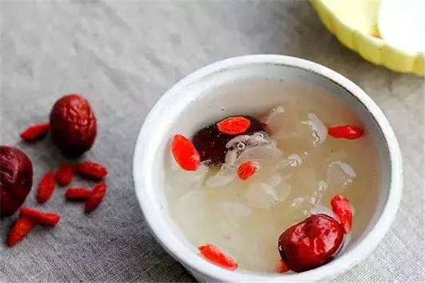 銀耳湯有白色泡沫還能吃嗎 銀耳湯有點苦怎么回事 銀耳湯有白色泡沫還能吃嗎 銀耳湯有點苦怎么回事