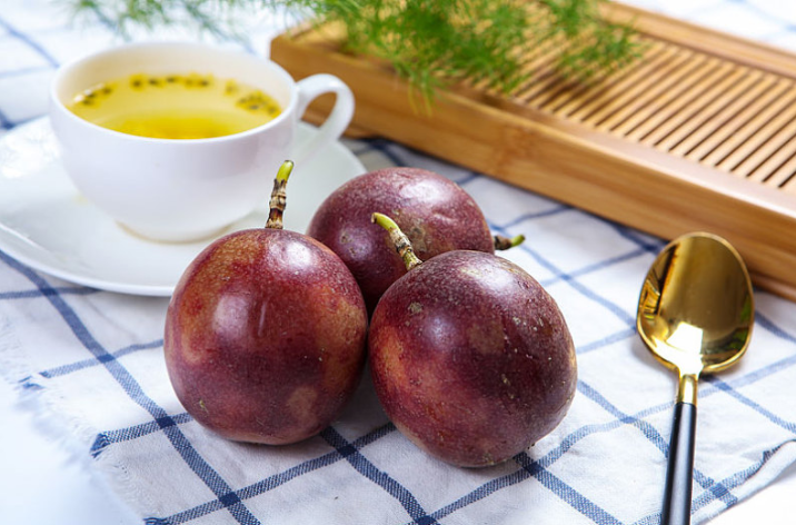 百香果吃籽還是吃皮 百香果是酸的還是甜的 百香果吃籽還是吃皮 百香果是酸的還是甜的