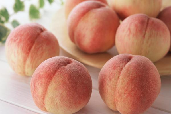 吃桃子對孕婦的好處 吃桃子對胎兒有影響嗎 吃桃子對孕婦的好處 吃桃子對胎兒有影響嗎