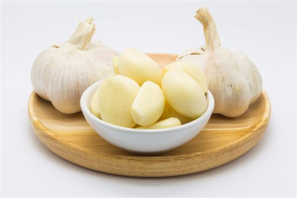 大蒜發(fā)芽了能吃嗎 大蒜發(fā)芽是蒜苗嗎 大蒜發(fā)芽了能吃嗎 大蒜發(fā)芽是蒜苗嗎