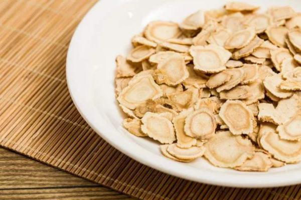 西洋參可以天天泡水喝嗎 西洋參可以直接吃嗎 西洋參可以天天泡水喝嗎 西洋參可以直接吃嗎