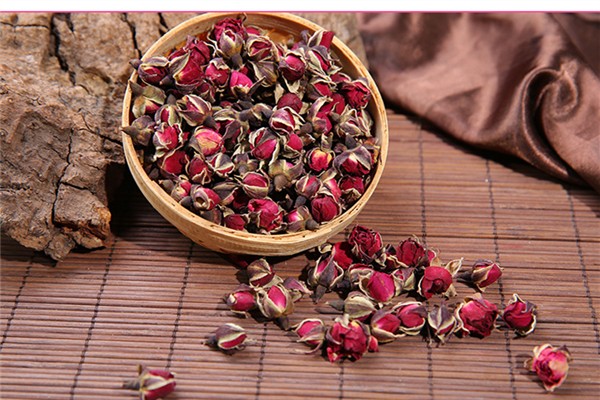 玫瑰花茶和什么搭配最好 玫瑰花茶和蜂蜜搭配有何效果 玫瑰花茶和什么搭配最好 玫瑰花茶和蜂蜜搭配有何效果