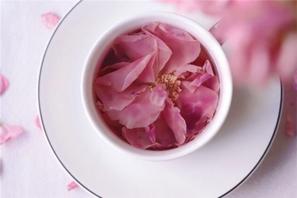 玫瑰花茶可以隔夜喝嗎 玫瑰花茶泡多長時間就不能喝了 玫瑰花茶可以隔夜喝嗎 玫瑰花茶泡多長時間就不能喝了