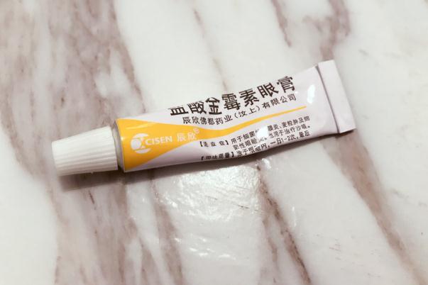 唇炎可以涂潤唇膏嗎 唇炎可以涂凡士林嗎 唇炎可以涂潤唇膏嗎 唇炎可以涂凡士林嗎