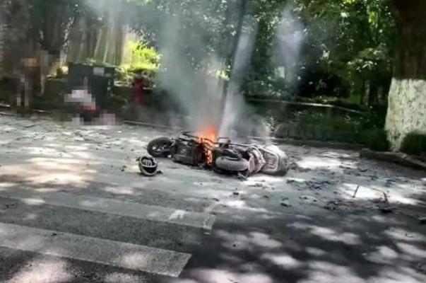 電瓶車行駛中爆燃 燒傷女孩病危 電瓶車行駛中爆燃 燒傷女孩病危
