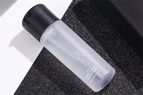 定妝噴霧會爆炸嗎 定妝噴霧放在車?yán)飼粫? alt=