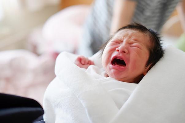 寶寶晚上老是哭鬧睡不安穩(wěn)怎么辦 寶寶晚上老是哭鬧是什么原因 寶寶晚上老是哭鬧睡不安穩(wěn)怎么辦 寶寶晚上老是哭鬧是什么原因