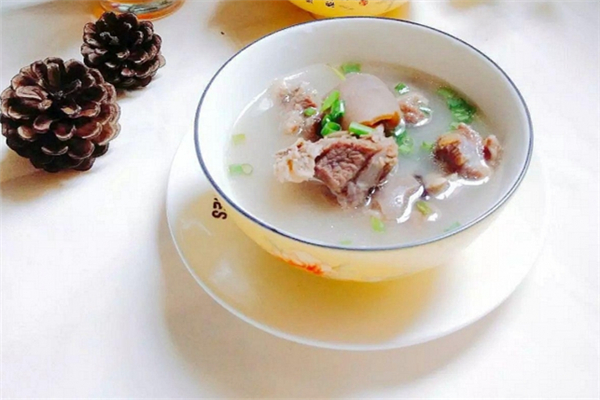 夏天喝羊湯會上火嗎 夏天喝羊湯對身體有什么好處 夏天喝羊湯會上火嗎 夏天喝羊湯對身體有什么好處