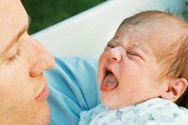 寶寶晚上老是哭鬧睡不安穩(wěn)怎么辦 寶寶晚上老是哭鬧是什么原因 寶寶晚上老是哭鬧睡不安穩(wěn)怎么辦 寶寶晚上老是哭鬧是什么原因