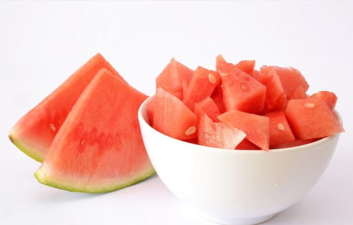 冰鎮(zhèn)西瓜的功效與作用 冰鎮(zhèn)西瓜是放冷藏還是冷凍 冰鎮(zhèn)西瓜的功效與作用 冰鎮(zhèn)西瓜是放冷藏還是冷凍