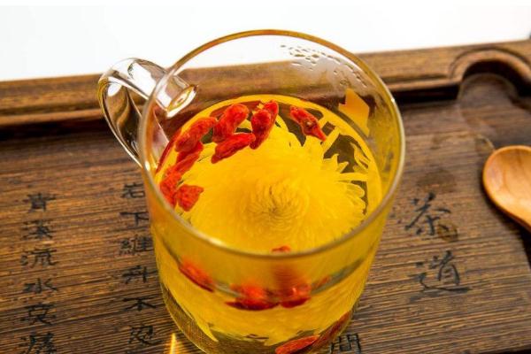 菊花茶是白菊花好還是黃菊花好 菊花茶是泡的好還是煮的好 菊花茶是白菊花好還是黃菊花好 菊花茶是泡的好還是煮的好