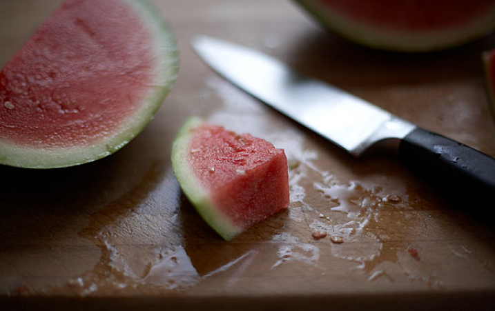 黃西瓜的紅西瓜有什么區(qū)別 黃西瓜和紅西瓜哪個熱量高 黃西瓜的紅西瓜有什么區(qū)別 黃西瓜和紅西瓜哪個熱量高