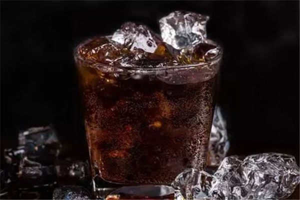 可樂放冷凍會爆炸嗎 可樂放冷藏還是冷凍 可樂放冷凍會爆炸嗎 可樂放冷藏還是冷凍