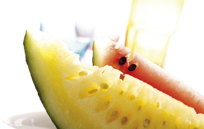 黃西瓜怎么種出來的 黃西瓜是轉(zhuǎn)基因西瓜嗎 黃西瓜怎么種出來的 黃西瓜是轉(zhuǎn)基因西瓜嗎