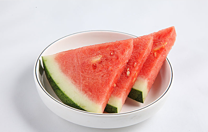 黃色西瓜和紅色西瓜哪個(gè)好 黃色西瓜甜還是紅色西瓜甜 黃色西瓜和紅色西瓜哪個(gè)好 黃色西瓜甜還是紅色西瓜甜