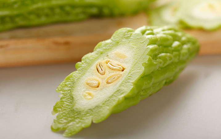 苦瓜不適合哪些人吃 苦瓜里面有蟲子是怎么回事 苦瓜不適合哪些人吃 苦瓜里面有蟲子是怎么回事