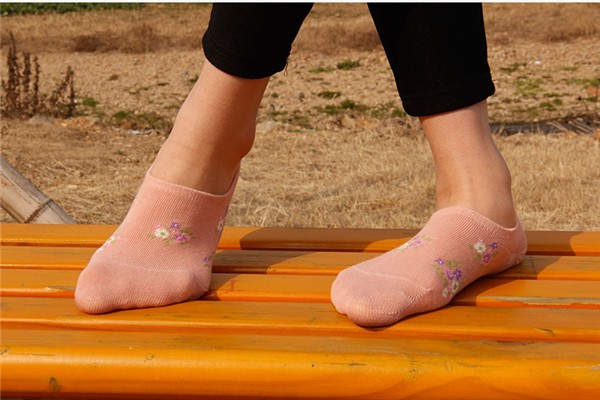 船襪老是往下掉怎么回事 船襪怎么樣才能不掉后跟 船襪老是往下掉怎么回事 船襪怎么樣才能不掉后跟