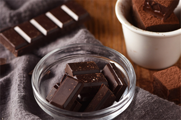 黑巧克力百分之多少好 黑巧克力的作用和功效 黑巧克力百分之多少好 黑巧克力的作用和功效