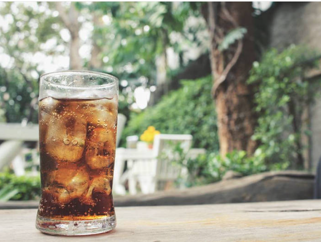 冰凍易拉罐可樂會爆炸嗎 塑料瓶可樂放冰箱會爆炸嗎 冰凍易拉罐可樂會爆炸嗎 塑料瓶可樂放冰箱會爆炸嗎