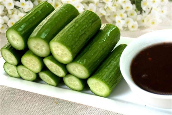 水果黃瓜和普通黃瓜哪個(gè)營(yíng)養(yǎng)價(jià)值高 水果黃瓜屬于轉(zhuǎn)基因食品嗎 水果黃瓜和普通黃瓜哪個(gè)營(yíng)養(yǎng)價(jià)值高 水果黃瓜屬于轉(zhuǎn)基因食品嗎