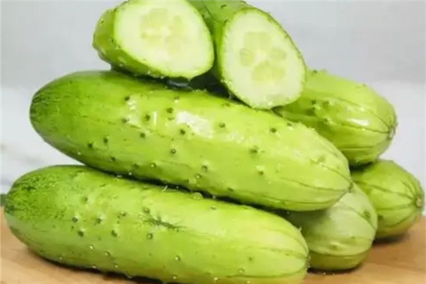 水果黃瓜要削皮吃嗎 水果黃瓜去皮可以吃嗎 水果黃瓜要削皮吃嗎 水果黃瓜去皮可以吃嗎