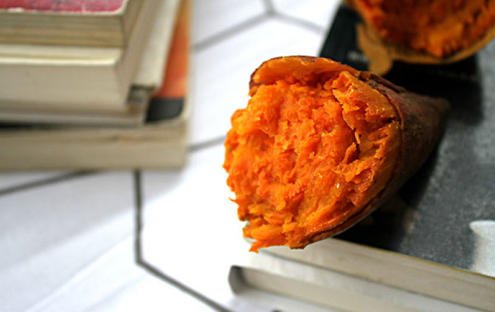 烤紅薯去皮好還是不去皮好 烤紅薯烤箱多長時(shí)間