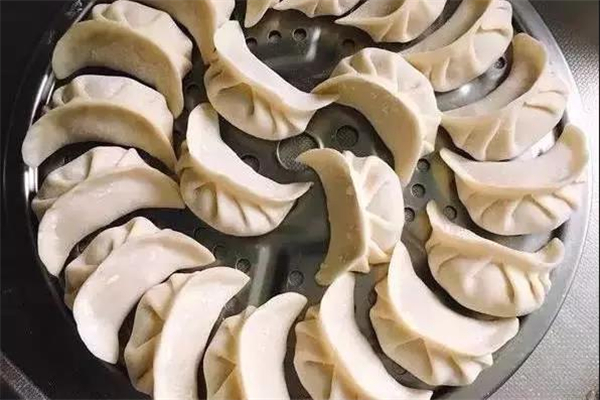 餃子要過幾遍水 餃子過水和不過水有什么區(qū)別 餃子要過幾遍水 餃子過水和不過水有什么區(qū)別