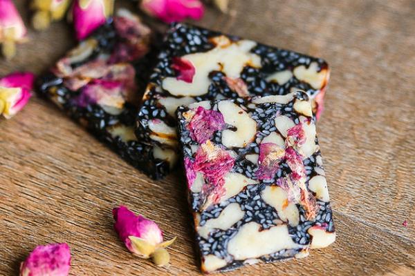 阿膠糕適合什么人吃 阿膠糕什么時(shí)候吃最好 阿膠糕適合什么人吃 阿膠糕什么時(shí)候吃最好