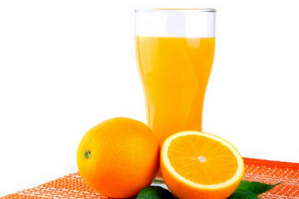 橙汁可以和牛奶一起嗎 橙汁可以加蜂蜜一起喝嗎 橙汁可以和牛奶一起嗎 橙汁可以加蜂蜜一起喝嗎
