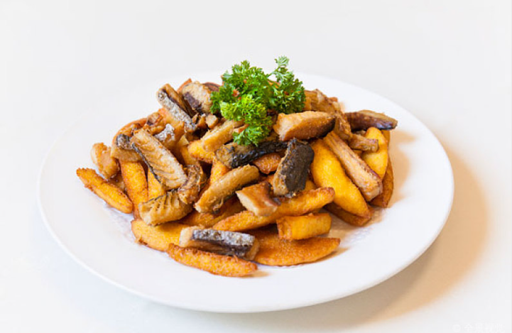 煮熟的魚可以隔夜吃嗎 煮熟的魚在常溫下能放多久 煮熟的魚可以隔夜吃嗎 煮熟的魚在常溫下能放多久