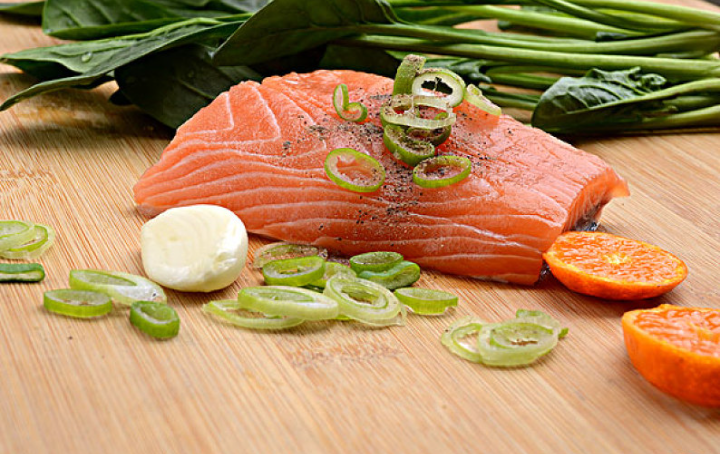 煮熟的魚可以隔夜吃嗎 煮熟的魚在常溫下能放多久 煮熟的魚可以隔夜吃嗎 煮熟的魚在常溫下能放多久